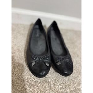 Vionic women’s ballet flat size 6.5 black bow